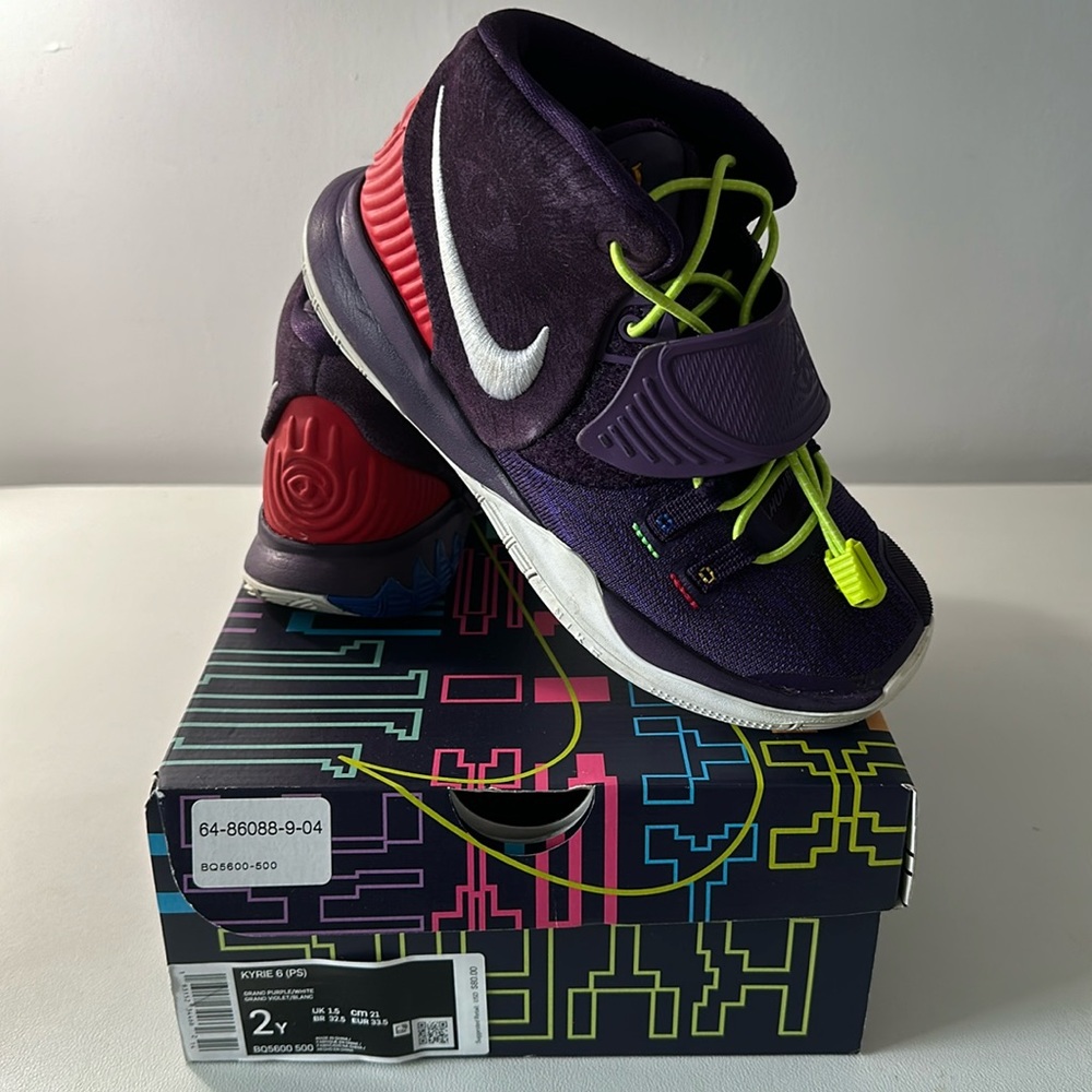 Kyrie 6 Basketball sneakers. Size 2Y